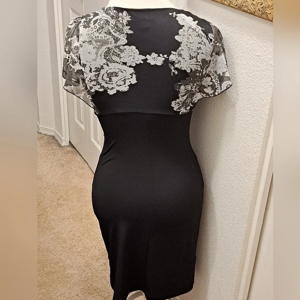 COPY - En Focus Studio Black & White V-Neck Mini Dress  Size 6